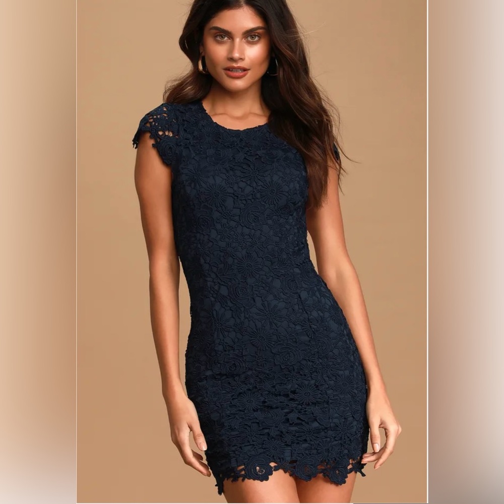 Lulu’s - Romance Language Navy Blue Backless Lace Dress. Size XS.